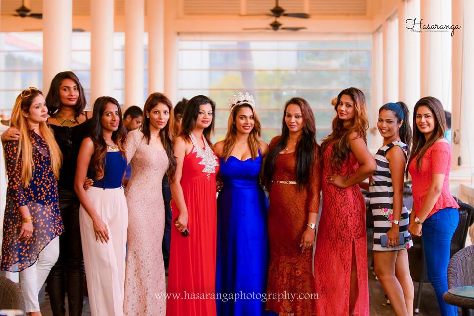 Mrs Srilanka 2016 Please bring love and Joy Udari Perera